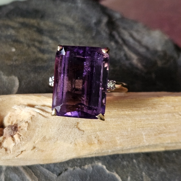 14K Jewelry - Beautiful Vintage 14K Amethyst Diamond Ring